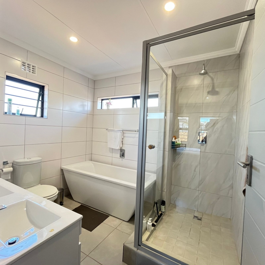 3 Bedroom Property for Sale in Lion Pride Gauteng