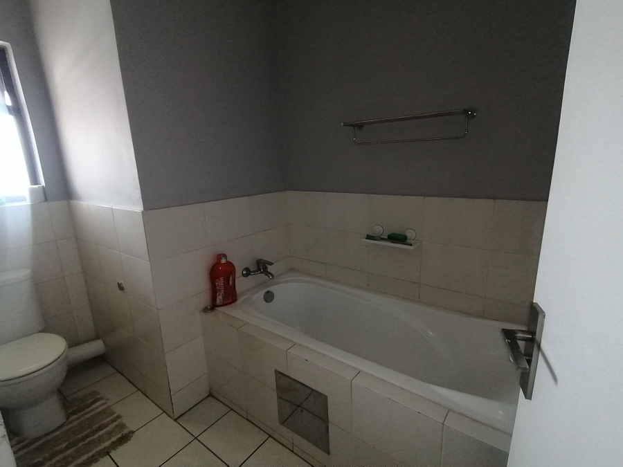 1 Bedroom Property for Sale in Noordwyk Gauteng