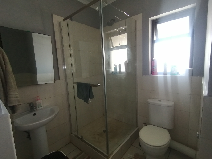 1 Bedroom Property for Sale in Noordwyk Gauteng