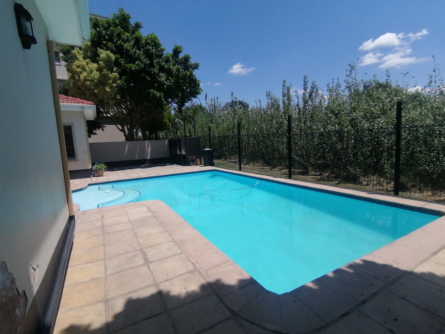 1 Bedroom Property for Sale in Noordwyk Gauteng