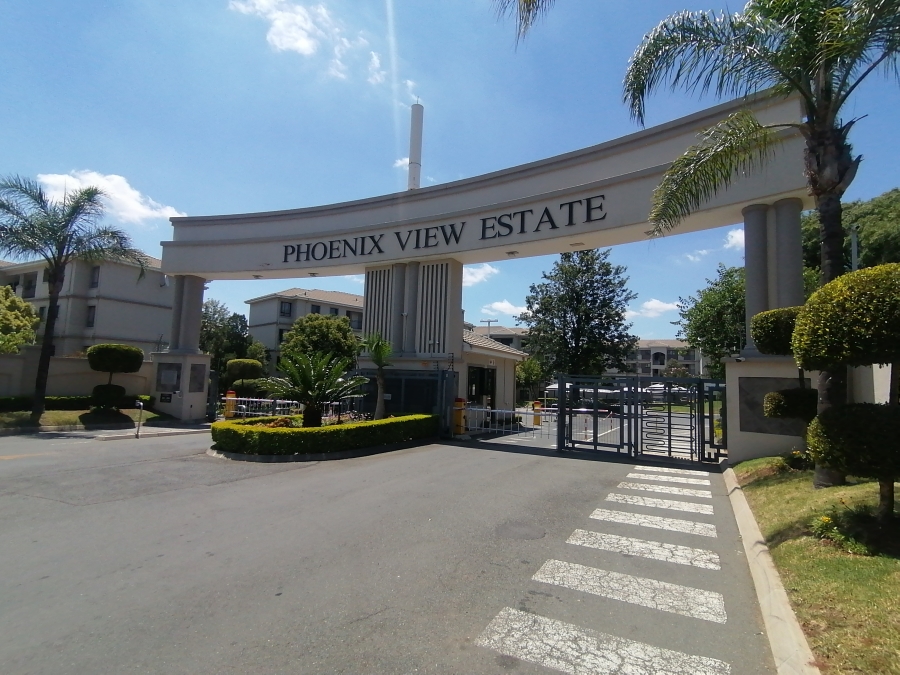 1 Bedroom Property for Sale in Noordwyk Gauteng