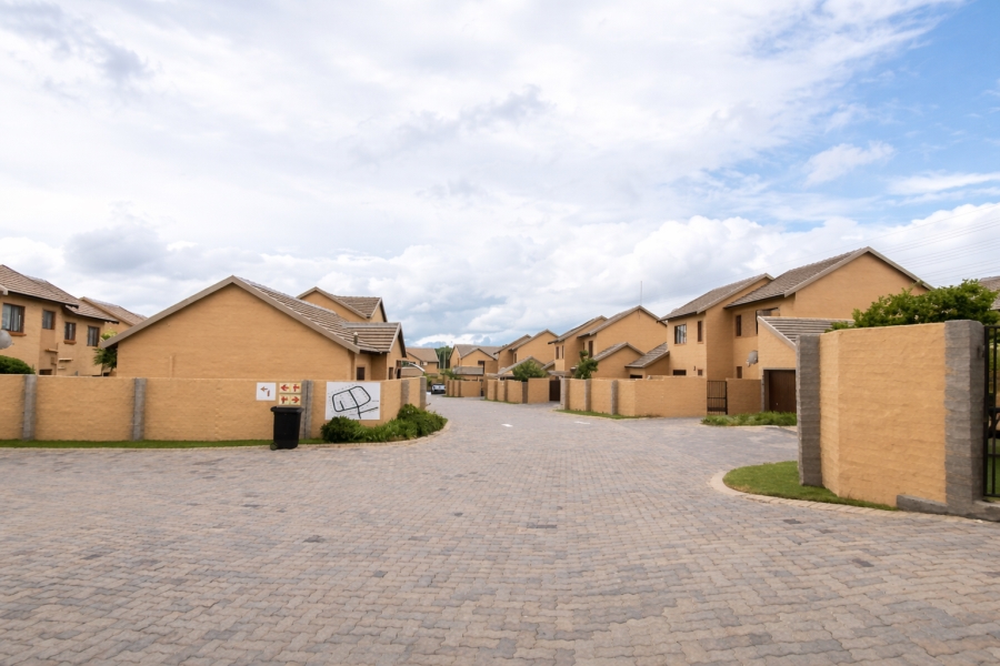 3 Bedroom Property for Sale in Noordwyk Gauteng