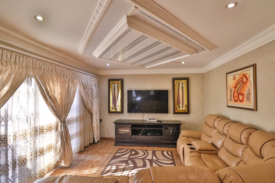 5 Bedroom Property for Sale in Amandasig Gauteng