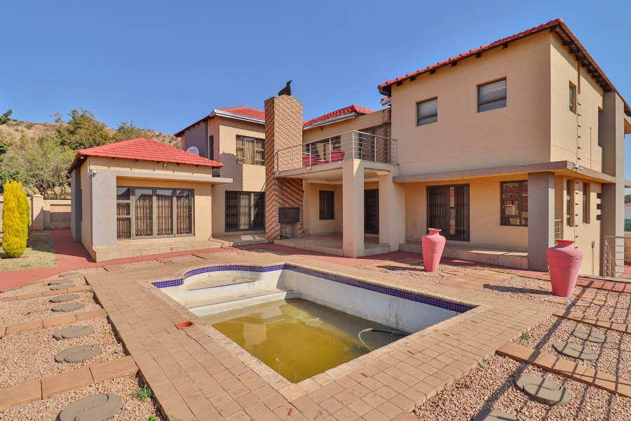 5 Bedroom Property for Sale in Amandasig Gauteng