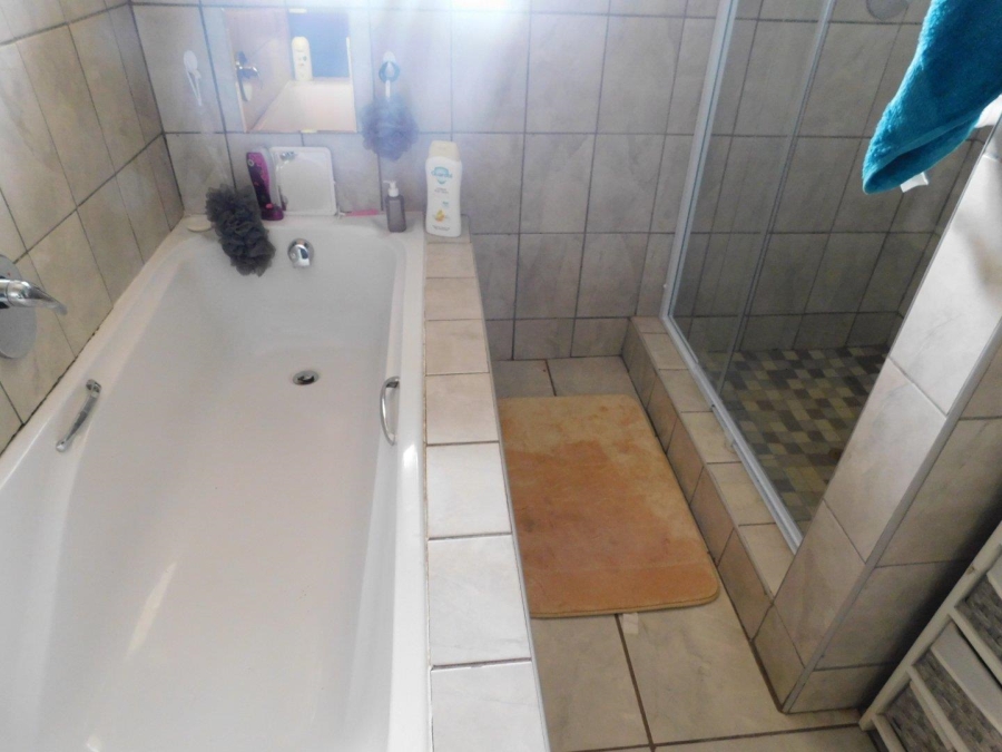 4 Bedroom Property for Sale in Hekpoort Gauteng