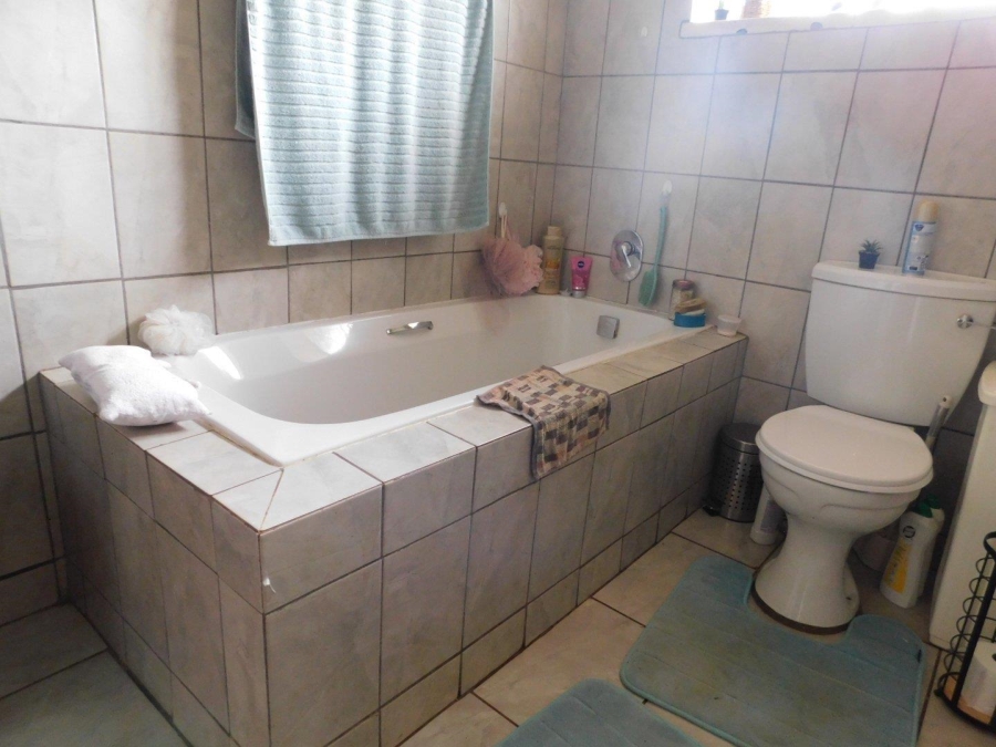 4 Bedroom Property for Sale in Hekpoort Gauteng