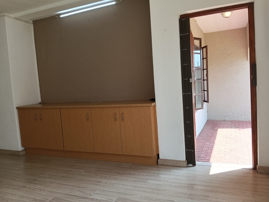 2 Bedroom Property for Sale in Greenhills Gauteng