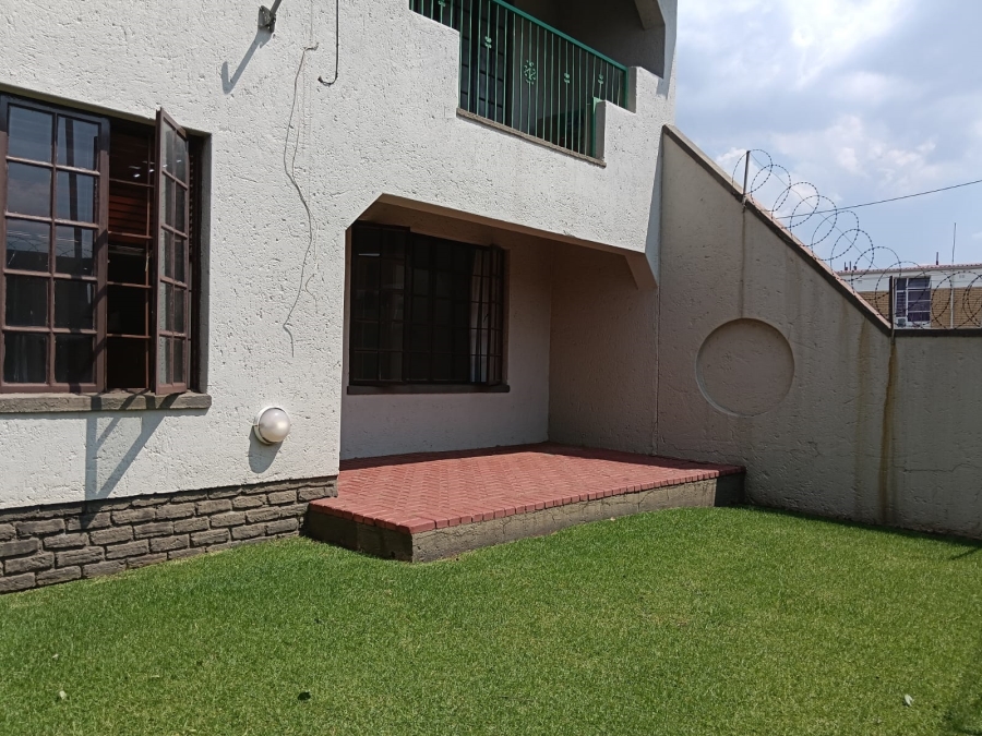 2 Bedroom Property for Sale in Greenhills Gauteng