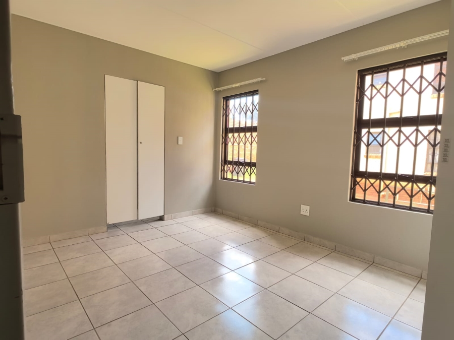 2 Bedroom Property for Sale in Groblerpark Gauteng