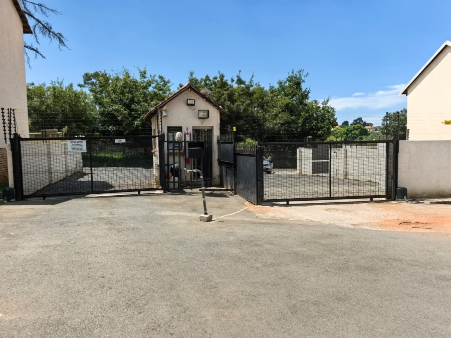 2 Bedroom Property for Sale in Groblerpark Gauteng