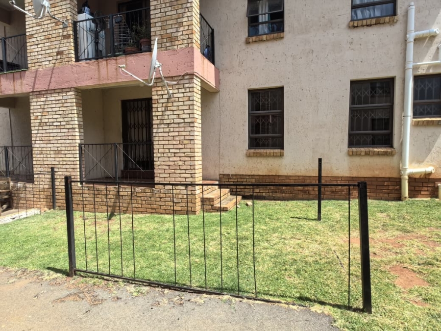 2 Bedroom Property for Sale in Groblerpark Gauteng