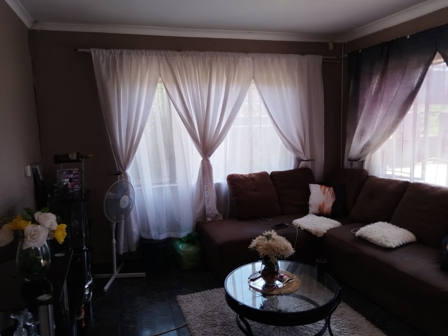 2 Bedroom Property for Sale in Toekomsrus Gauteng