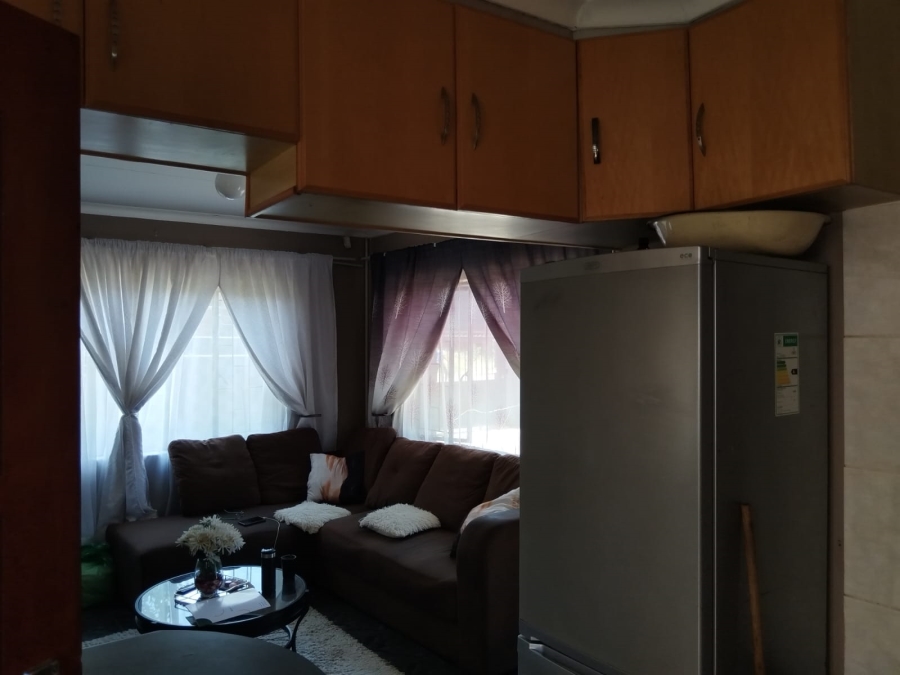 2 Bedroom Property for Sale in Toekomsrus Gauteng