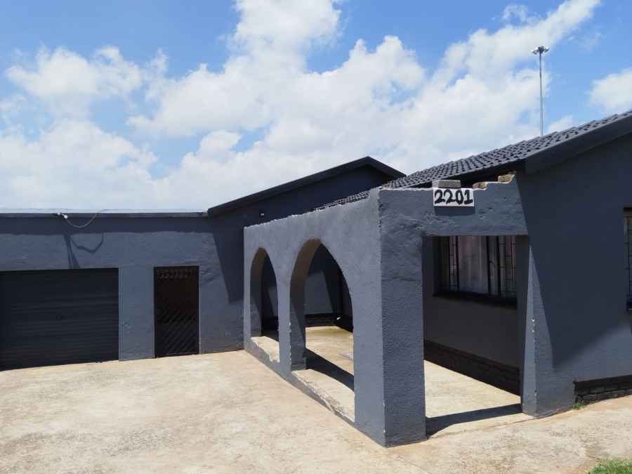 2 Bedroom Property for Sale in Toekomsrus Gauteng