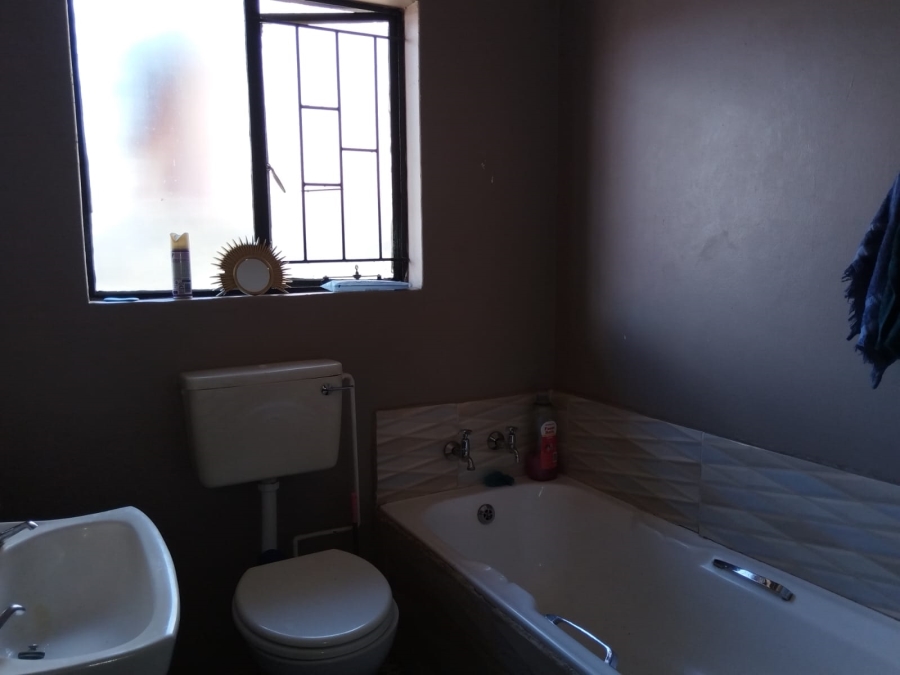 2 Bedroom Property for Sale in Toekomsrus Gauteng