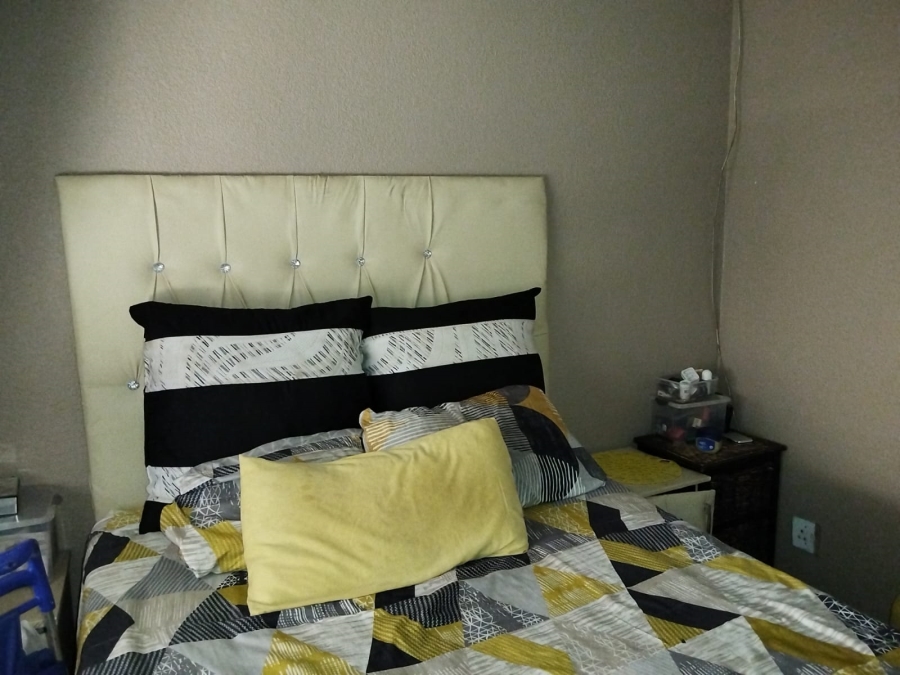 2 Bedroom Property for Sale in Toekomsrus Gauteng