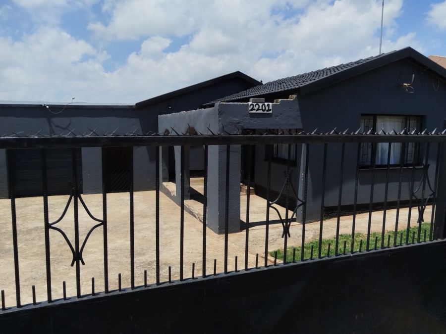 2 Bedroom Property for Sale in Toekomsrus Gauteng