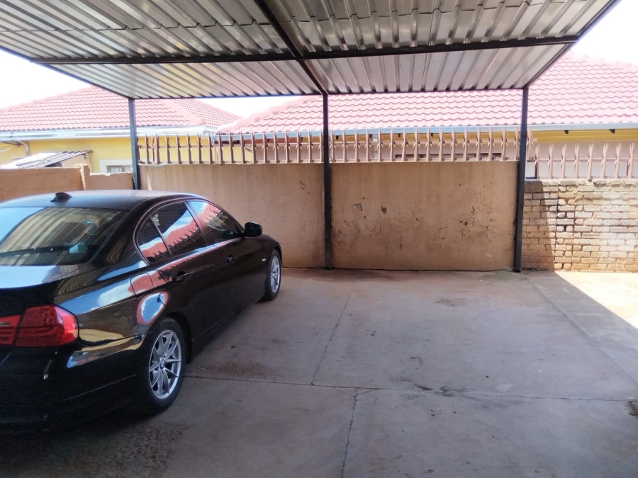 2 Bedroom Property for Sale in Toekomsrus Gauteng