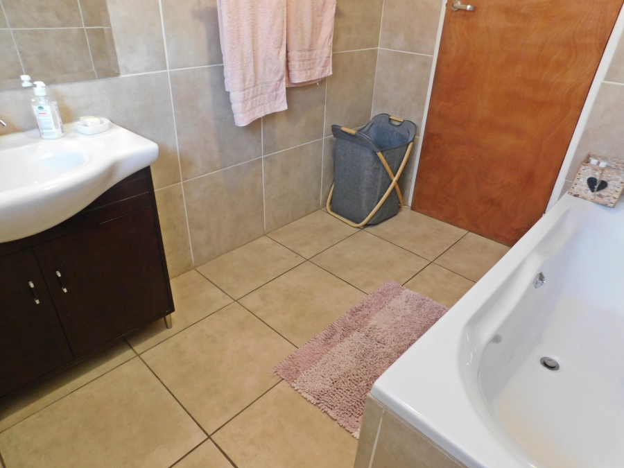 4 Bedroom Property for Sale in Noordheuwel Gauteng