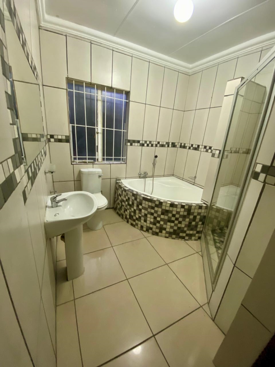 3 Bedroom Property for Sale in Tarlton Gauteng