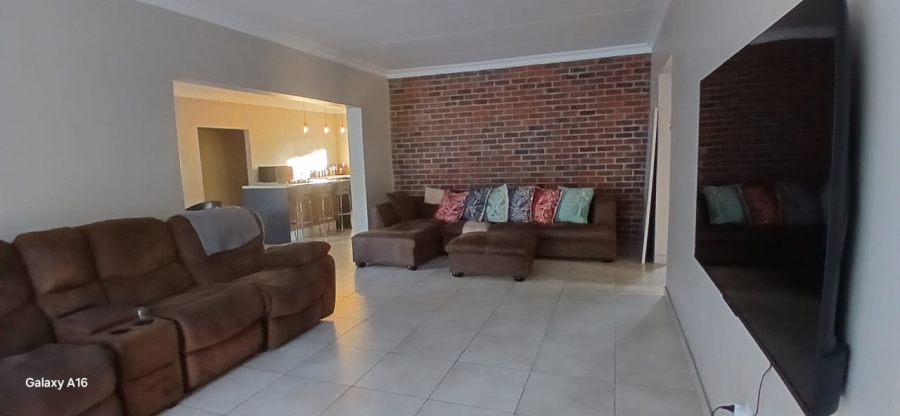 3 Bedroom Property for Sale in Tarlton Gauteng