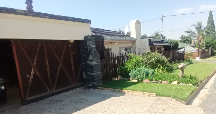 4 Bedroom Property for Sale in Roodepoort North Gauteng
