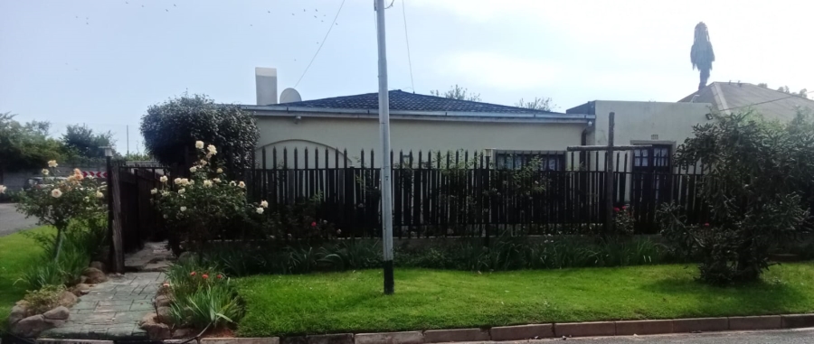 4 Bedroom Property for Sale in Roodepoort North Gauteng
