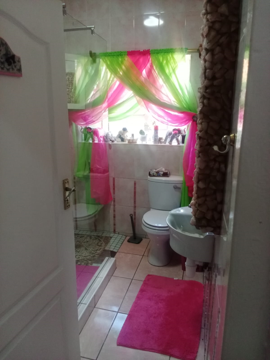 4 Bedroom Property for Sale in Roodepoort North Gauteng