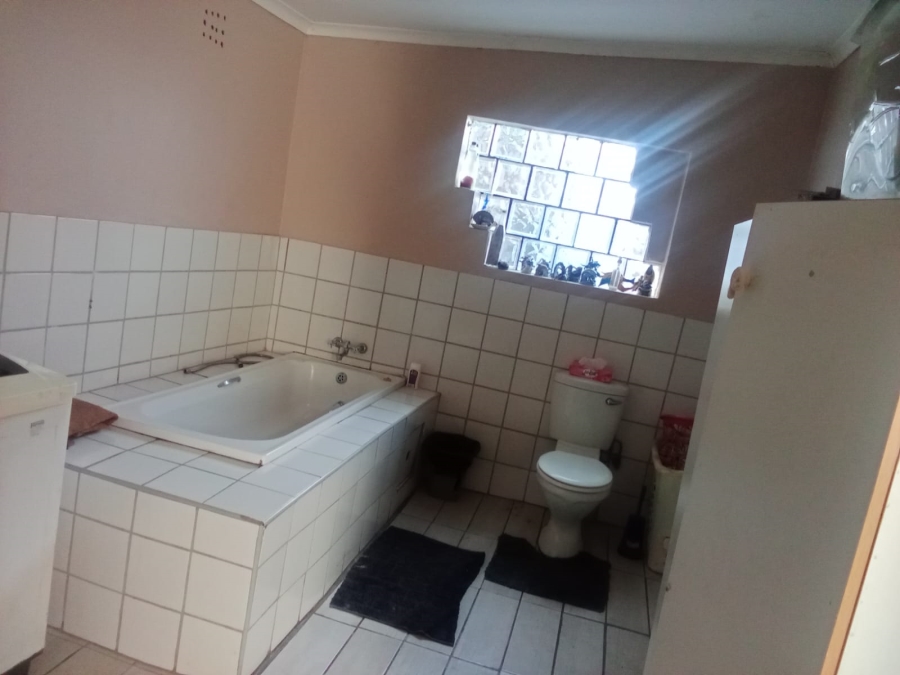 4 Bedroom Property for Sale in Roodepoort North Gauteng