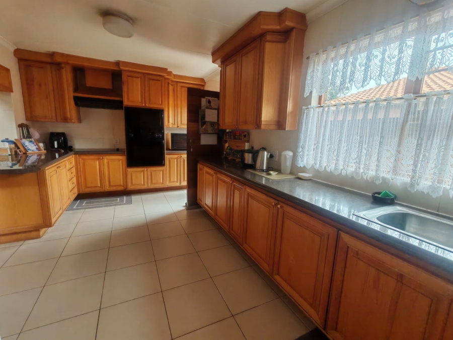 4 Bedroom Property for Sale in Ontdekkerspark Gauteng