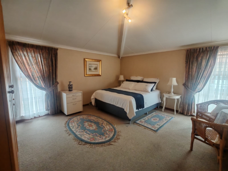 4 Bedroom Property for Sale in Ontdekkerspark Gauteng