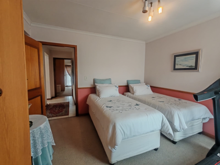 4 Bedroom Property for Sale in Ontdekkerspark Gauteng