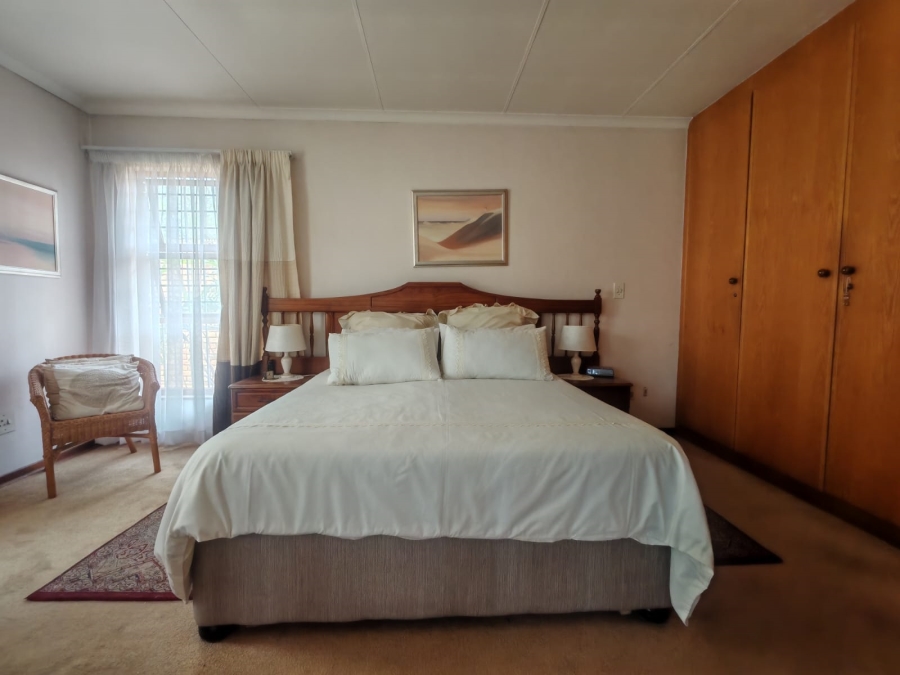 4 Bedroom Property for Sale in Ontdekkerspark Gauteng