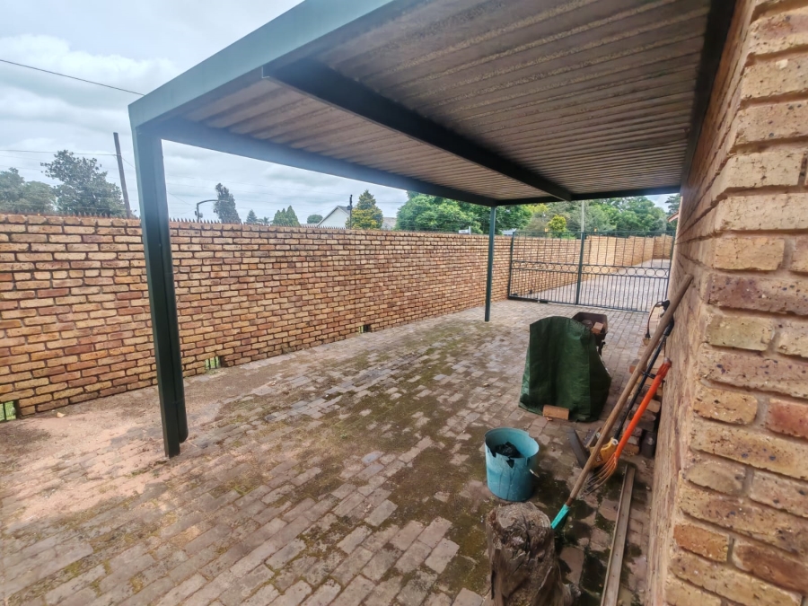 4 Bedroom Property for Sale in Ontdekkerspark Gauteng