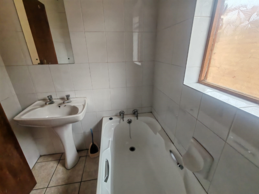 4 Bedroom Property for Sale in Ontdekkerspark Gauteng
