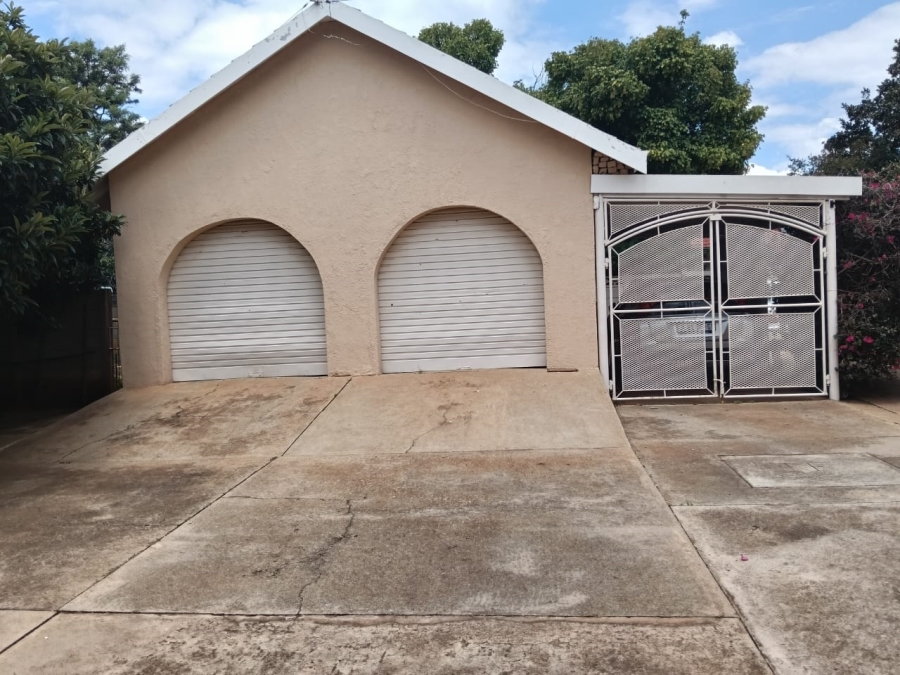 3 Bedroom Property for Sale in Westonaria Gauteng