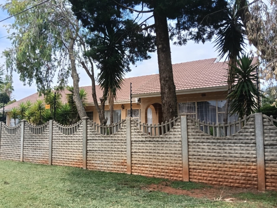 3 Bedroom Property for Sale in Westonaria Gauteng
