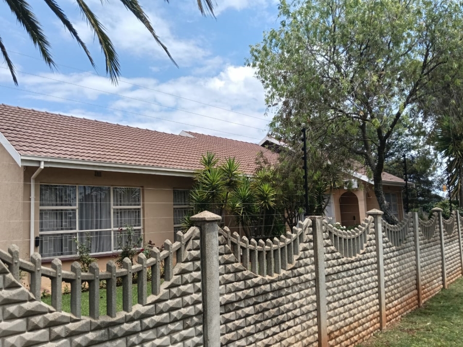 3 Bedroom Property for Sale in Westonaria Gauteng