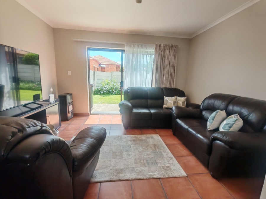 2 Bedroom Property for Sale in Honeydew Ridge Gauteng