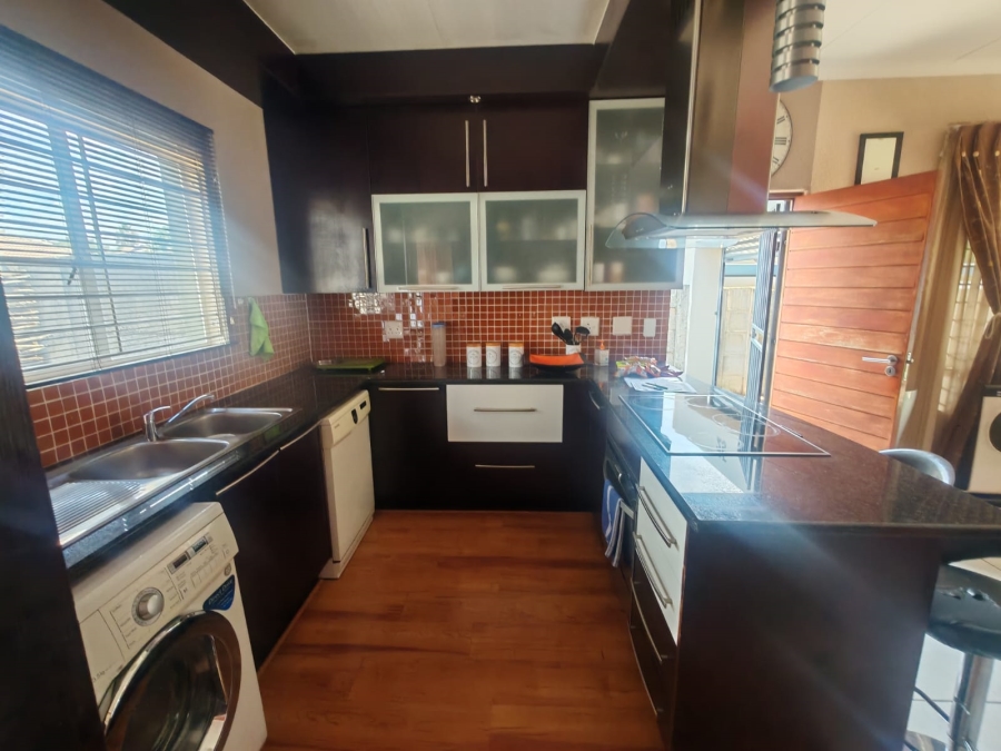 2 Bedroom Property for Sale in Roodepoort Gauteng