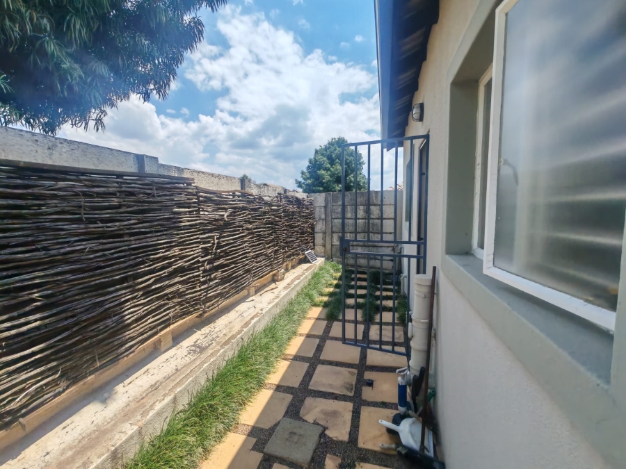 2 Bedroom Property for Sale in Roodepoort Gauteng