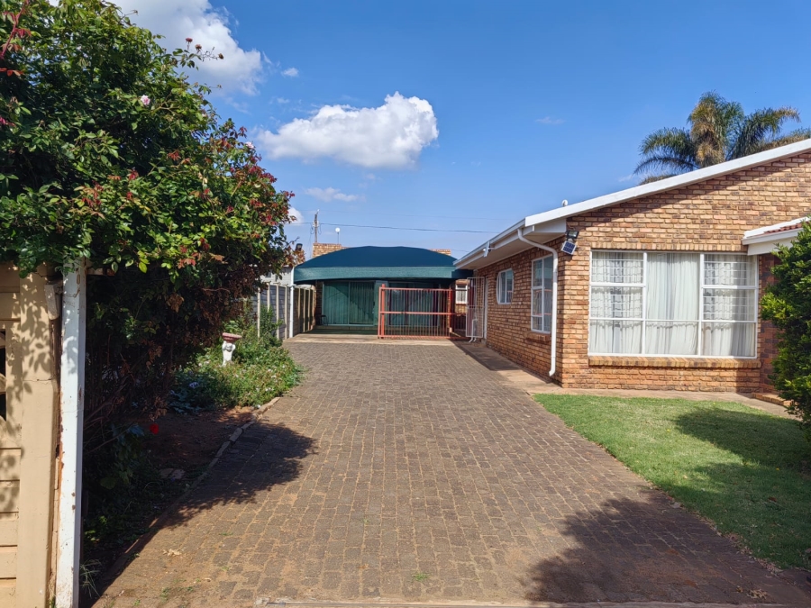 3 Bedroom Property for Sale in Randpoort Gauteng