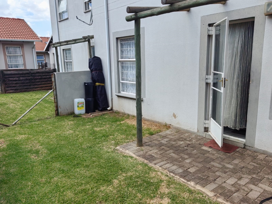2 Bedroom Property for Sale in Aureus Gauteng