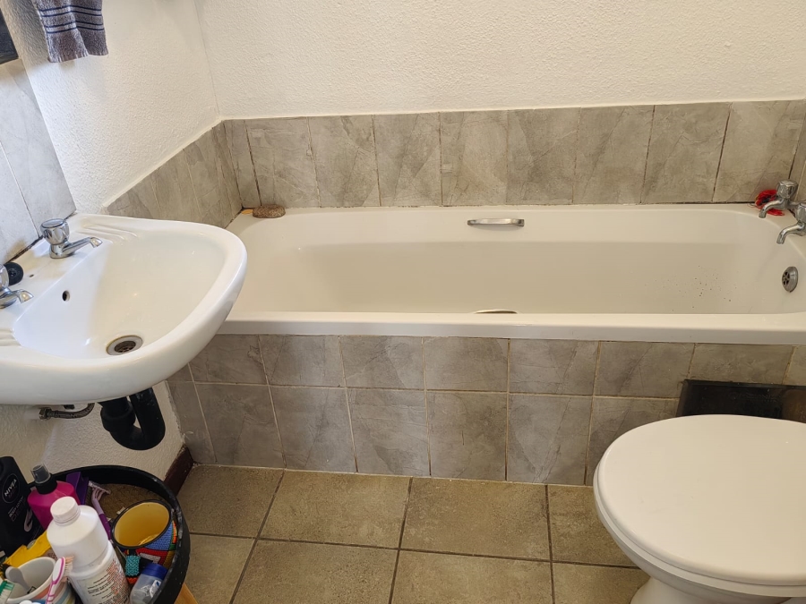 2 Bedroom Property for Sale in Aureus Gauteng