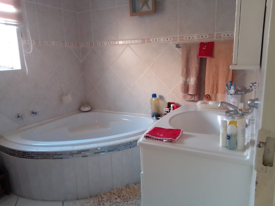 2 Bedroom Property for Sale in Eike Park Gauteng