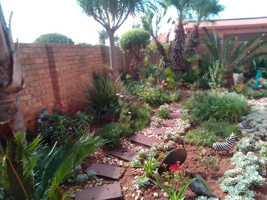 2 Bedroom Property for Sale in Eike Park Gauteng