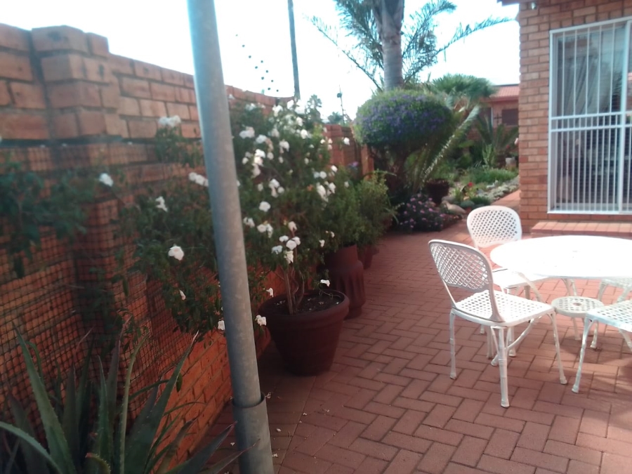 2 Bedroom Property for Sale in Eike Park Gauteng