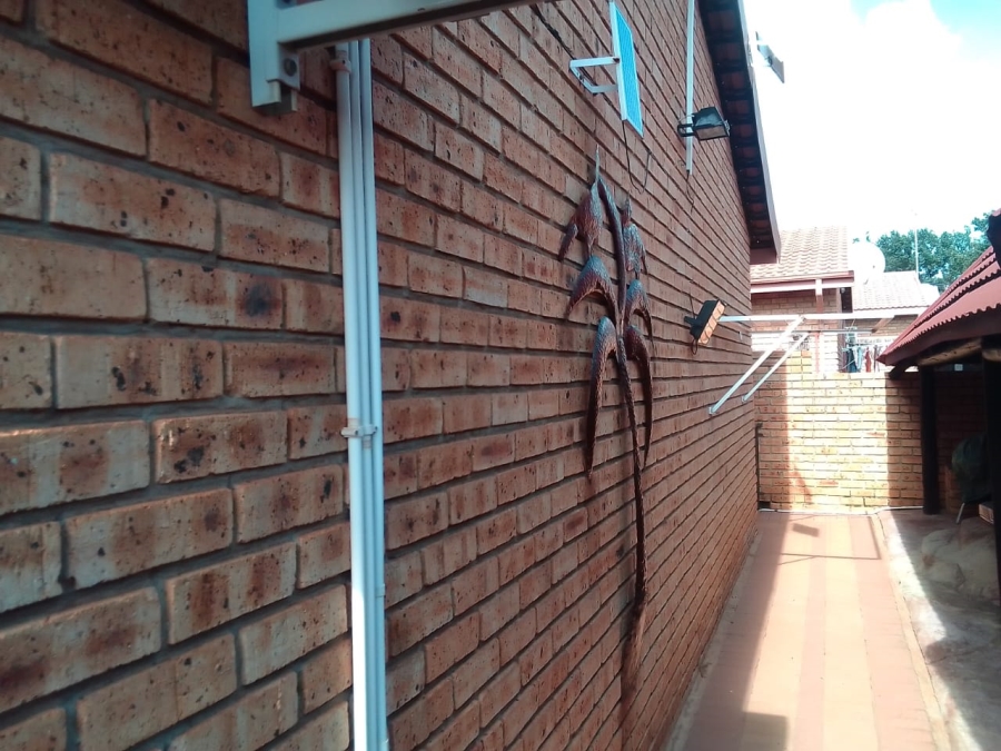 2 Bedroom Property for Sale in Eike Park Gauteng