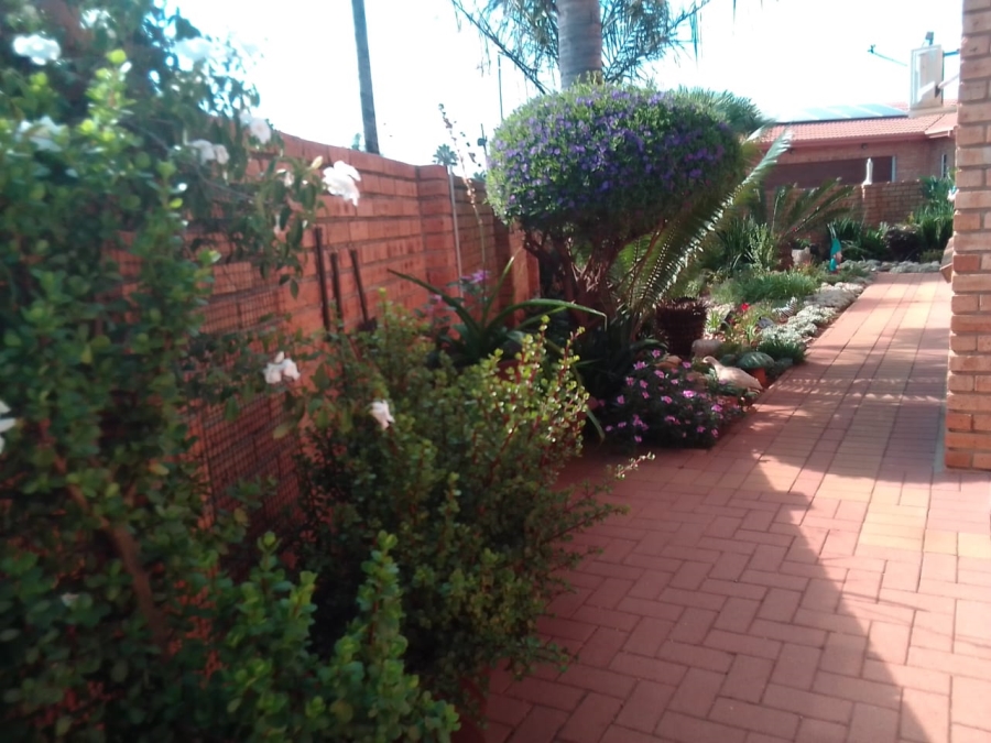 2 Bedroom Property for Sale in Eike Park Gauteng