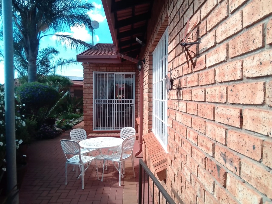 2 Bedroom Property for Sale in Eike Park Gauteng